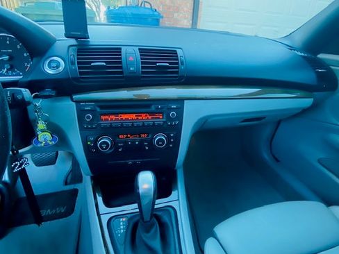 Used 2010 BMW 128i Convertible image 23