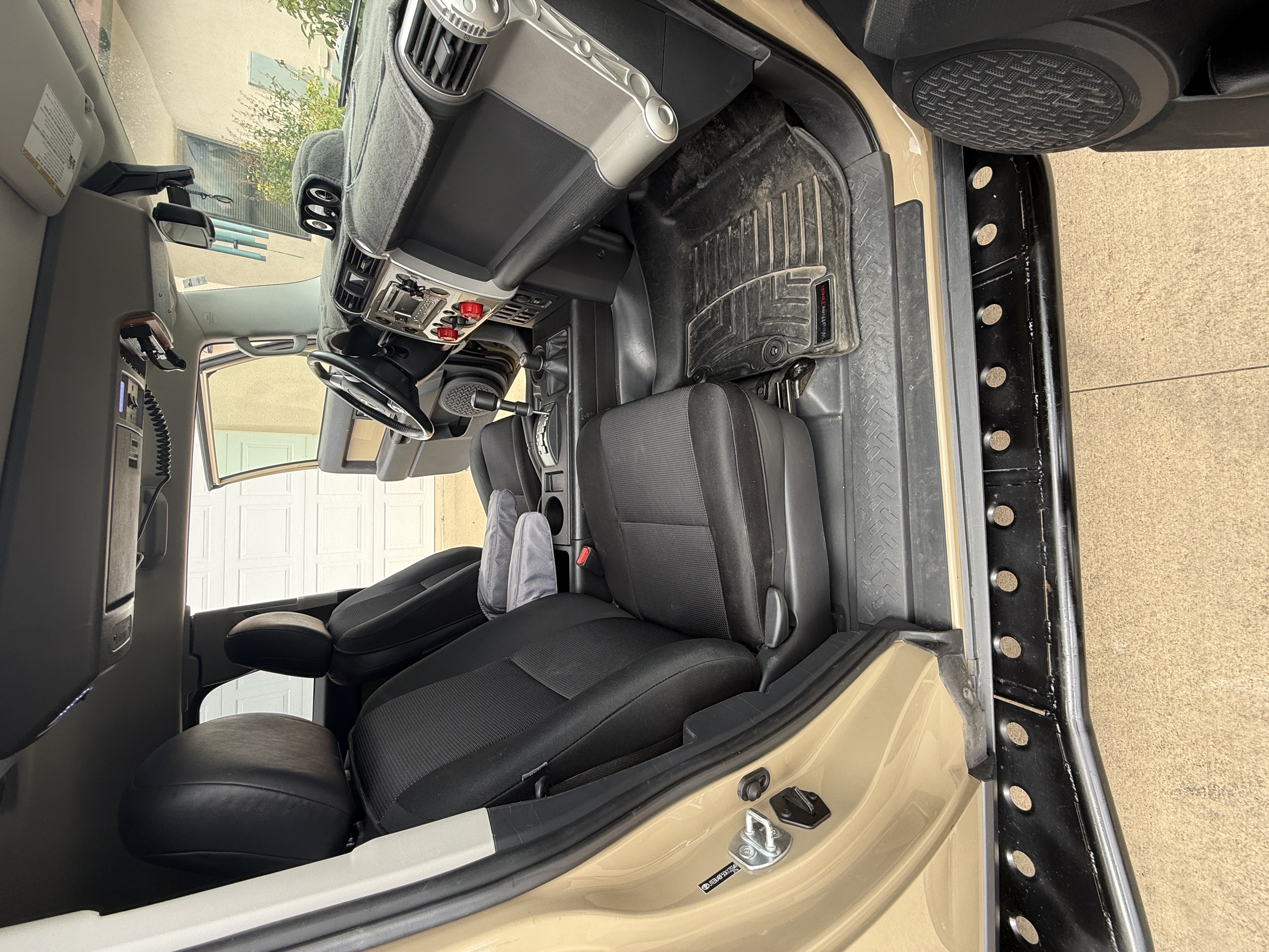 Used 2012 Toyota FJ Cruiser 4WD w/ Upgrade Pkg image 17