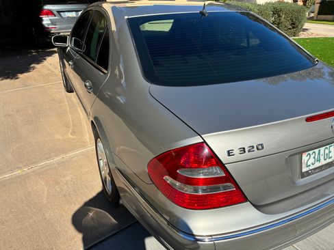 Used 2006 Mercedes-Benz E 320 CDI Sedan image 8