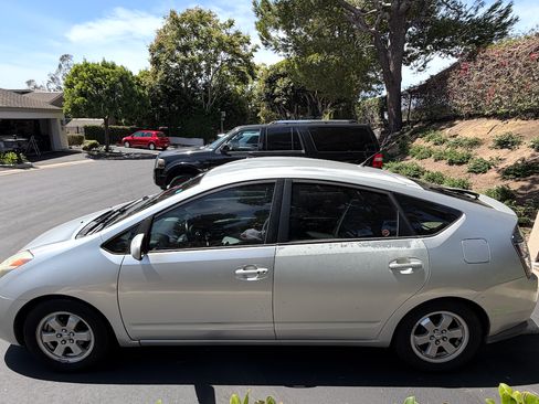 Used 2004 Toyota Prius w/ Pkg 6 FWD image 6