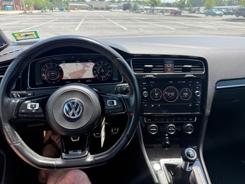Used 2019 Volkswagen Golf R 4-Door AWD/4WD image 15