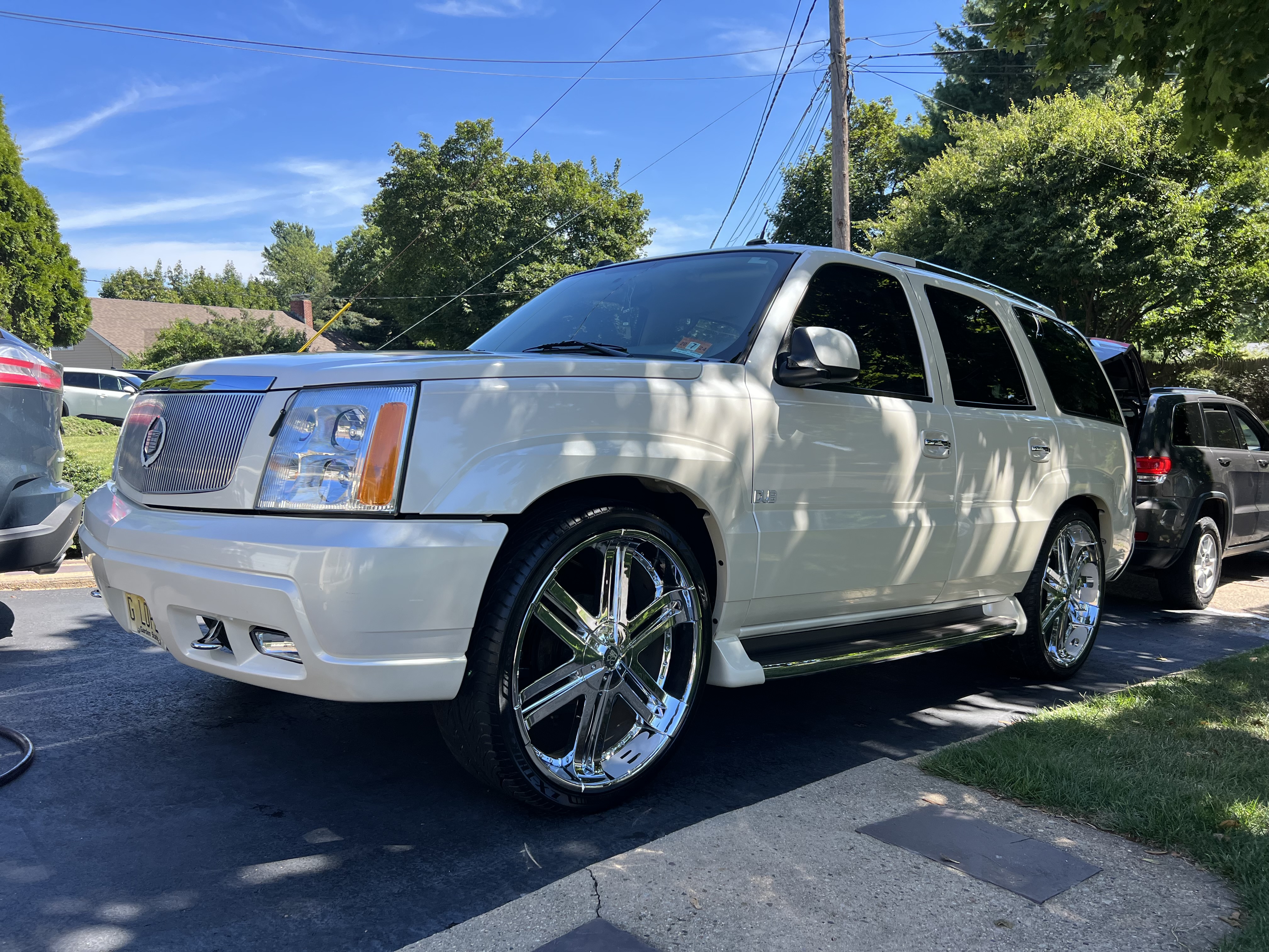 Used 2004 Cadillac Escalade AWD image 2