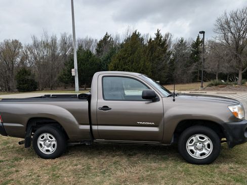 Used 2010 Toyota Tacoma 2WD Regular Cab image 4