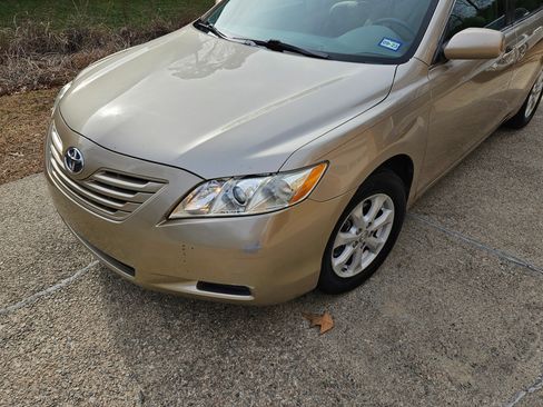 Used 2009 Toyota Camry SE image 2