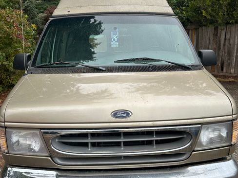 Used 2000 Ford E-150 and Econoline 150 RWD image 4