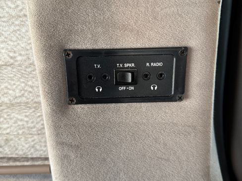 Used 2003 Chevrolet Express 1500 Van 3D w/ Preferred Equipment Group 4 image 19