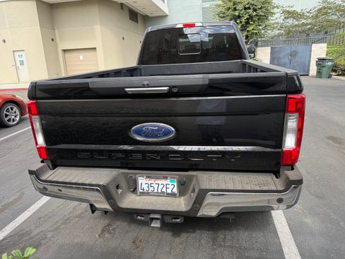 Used 2017 Ford F250 Lariat w/ Lariat Value Package AWD/4WD image 5