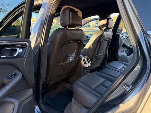 Used 2016 Porsche Macan S image 17