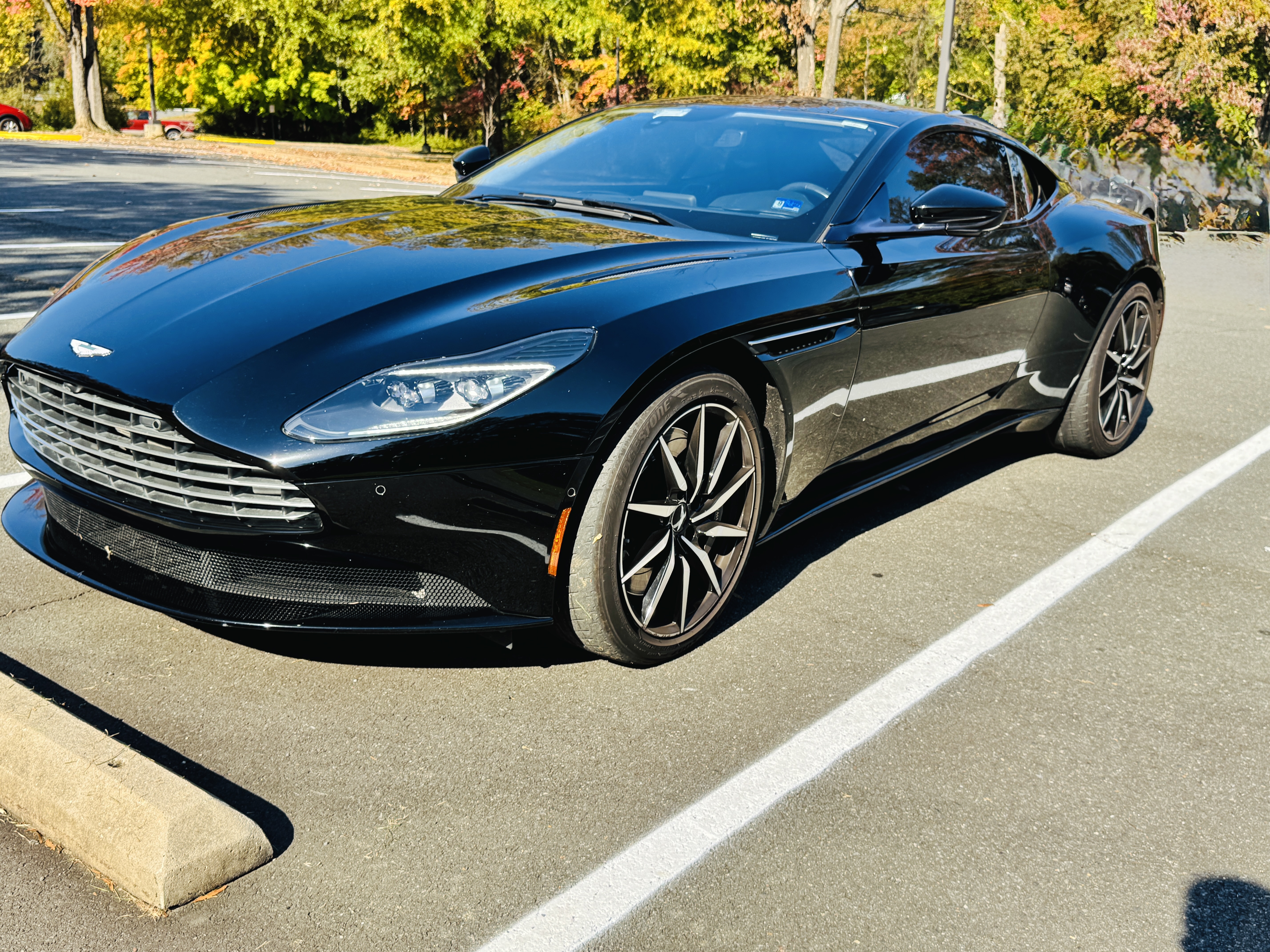Used 2018 Aston Martin DB11 Coupe RWD image 10