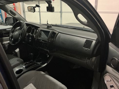 Used 2014 Toyota Tacoma PreRunner image 28