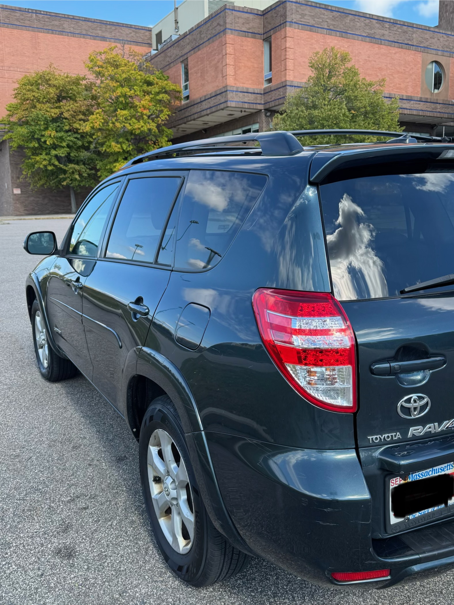 Used 2010 Toyota RAV4 Limited AWD/4WD image 6