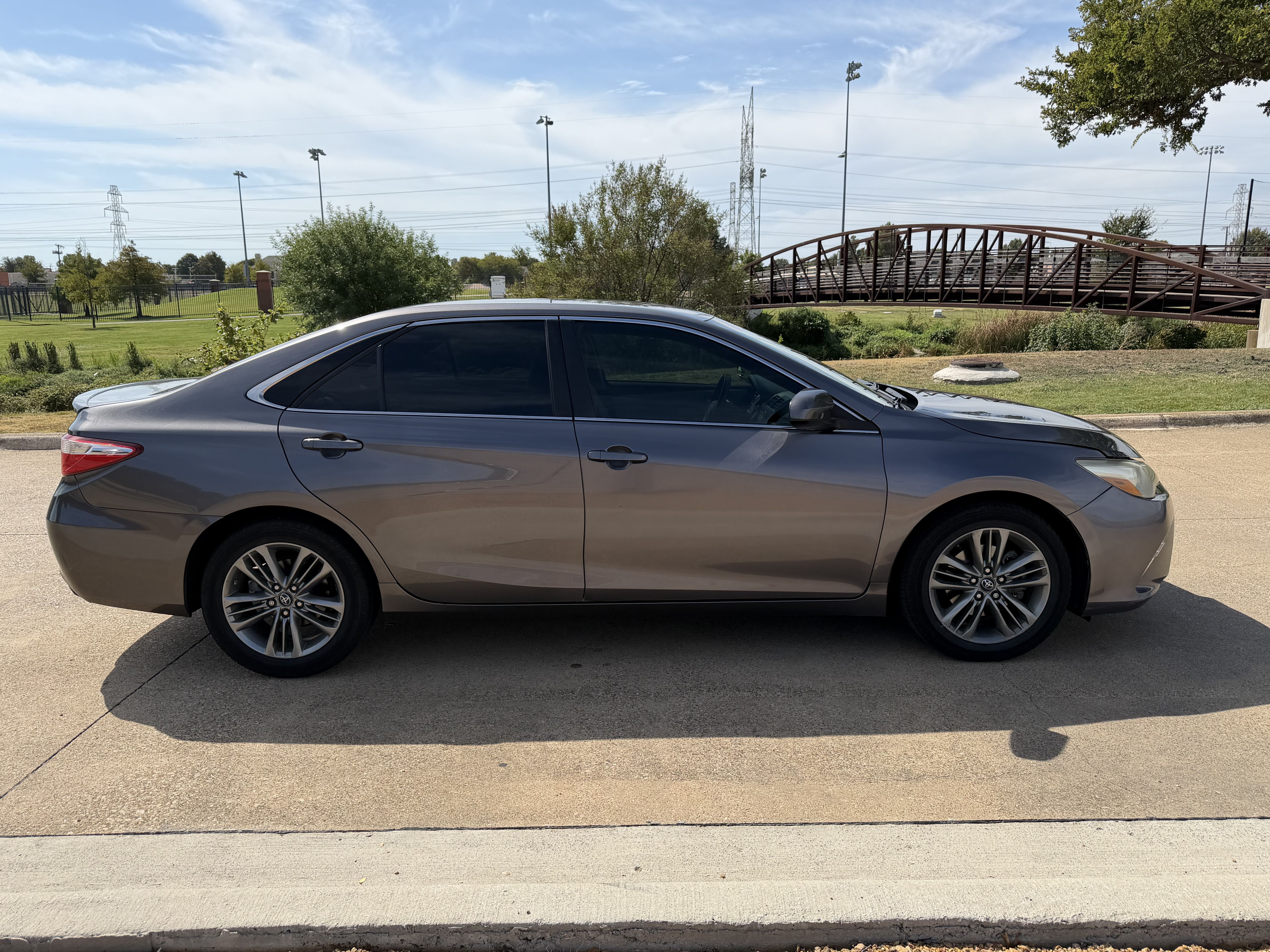 Used 2017 Toyota Camry SE FWD image 5