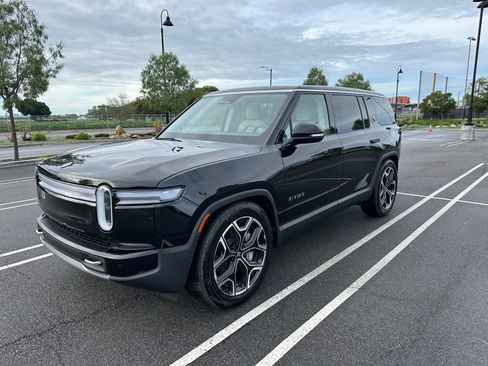 Used 2025 Rivian R1S Adventure image 1
