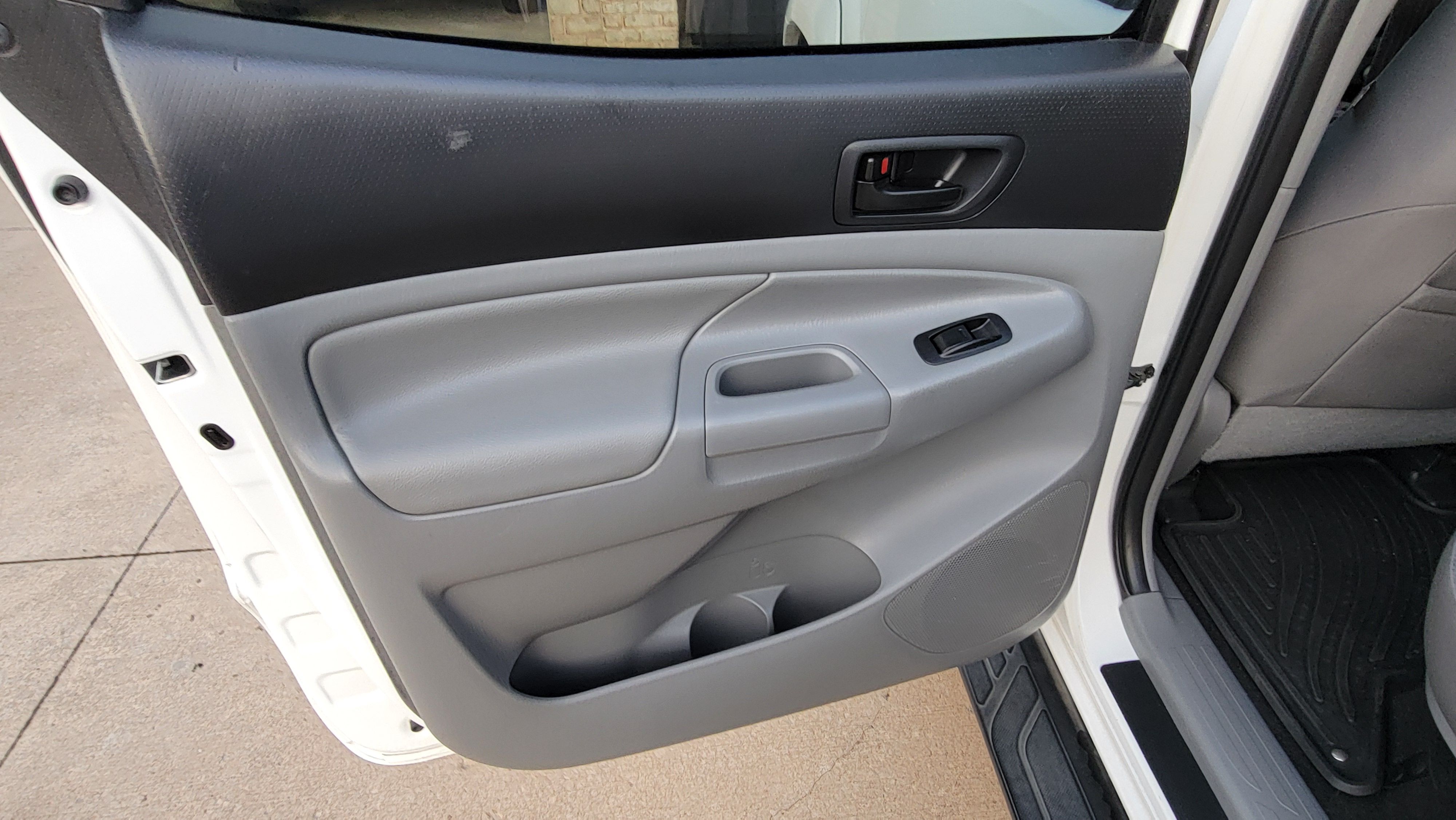 Used 2014 Toyota Tacoma 4x4 Double Cab w/ TRD Sport Package image 21