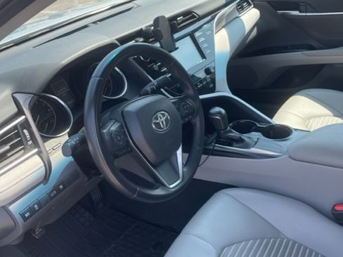 Used 2018 Toyota Camry SE image 6