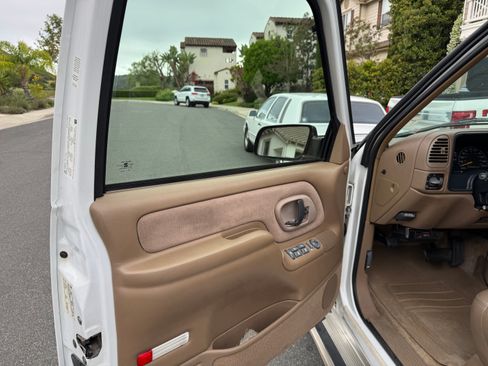 Used 1995 Chevrolet Suburban 2500 image 19