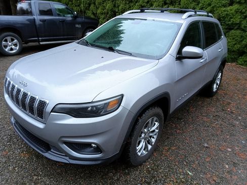 Used 2019 Jeep Cherokee Latitude Plus w/ Cold Weather Group image 4