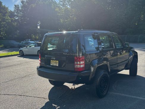 Used 2012 Jeep Liberty Sport w/ Driver Convenience Group AWD/4WD image 8