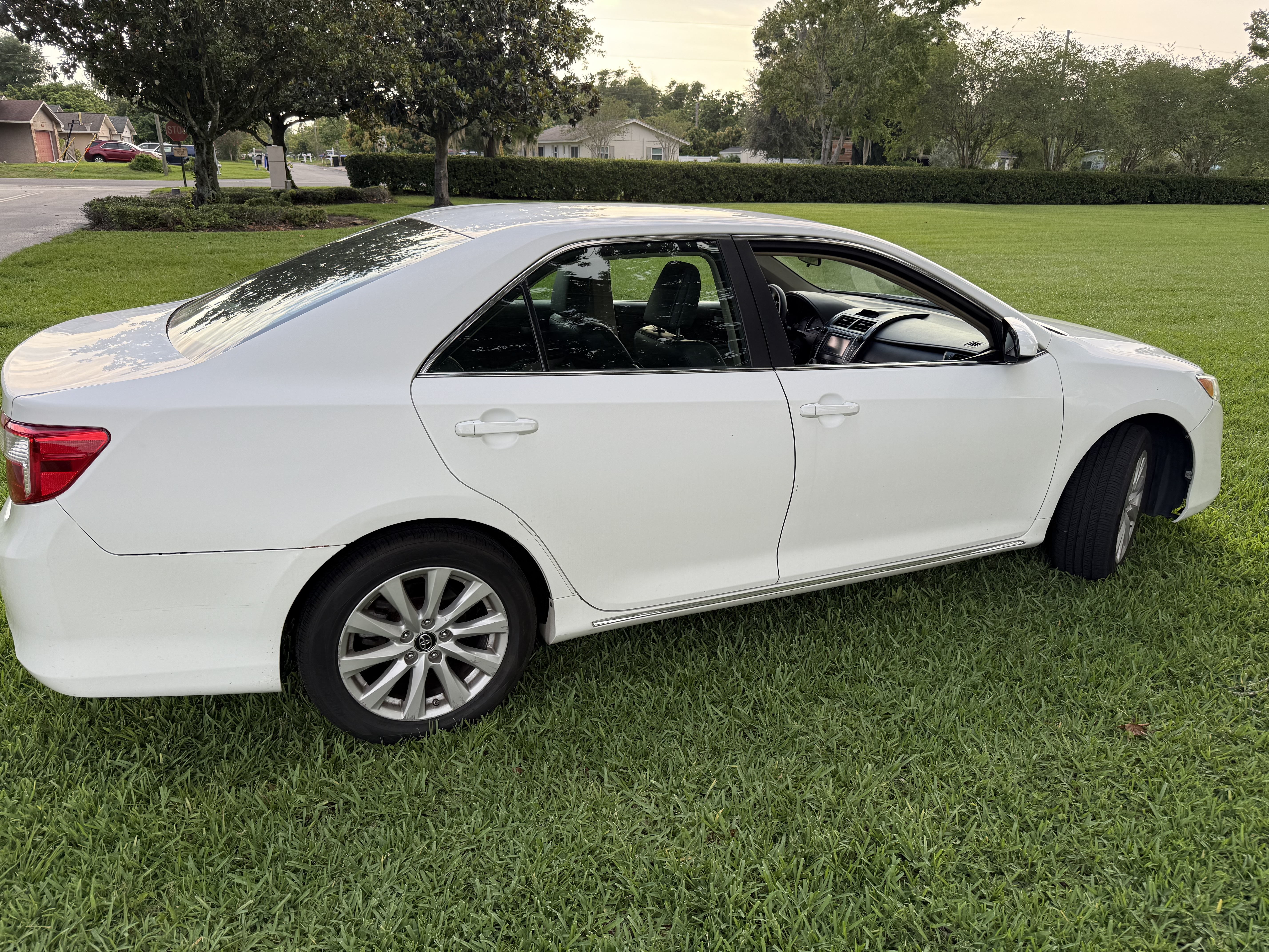 Used 2012 Toyota Camry LE FWD image 9