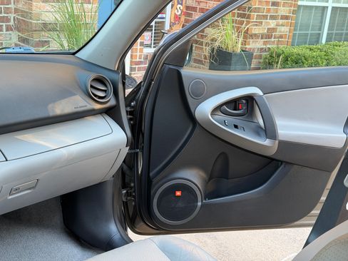 Used 2009 Toyota RAV4 Limited image 18