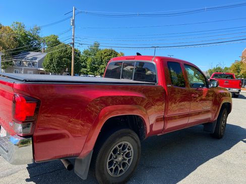 Used 2018 Toyota Tacoma SR5 image 8