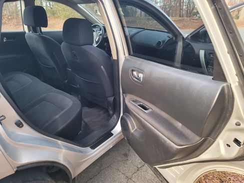 Used 2011 Nissan Rogue S image 25