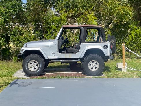 Used 2005 Jeep Wrangler Sport image 2