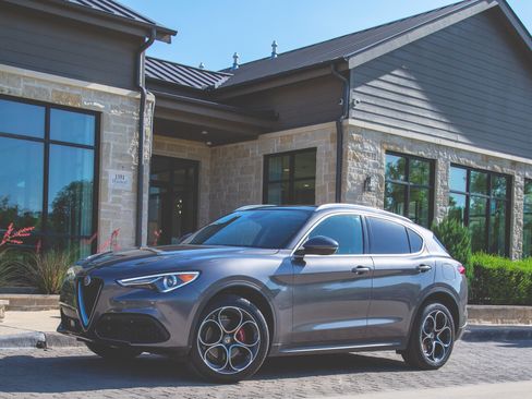 Used 2019 Alfa Romeo Stelvio Ti image 1