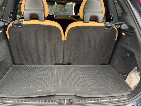 Used 2018 Volvo XC90 T6 Momentum w/ Convenience Package AWD/4WD image 11