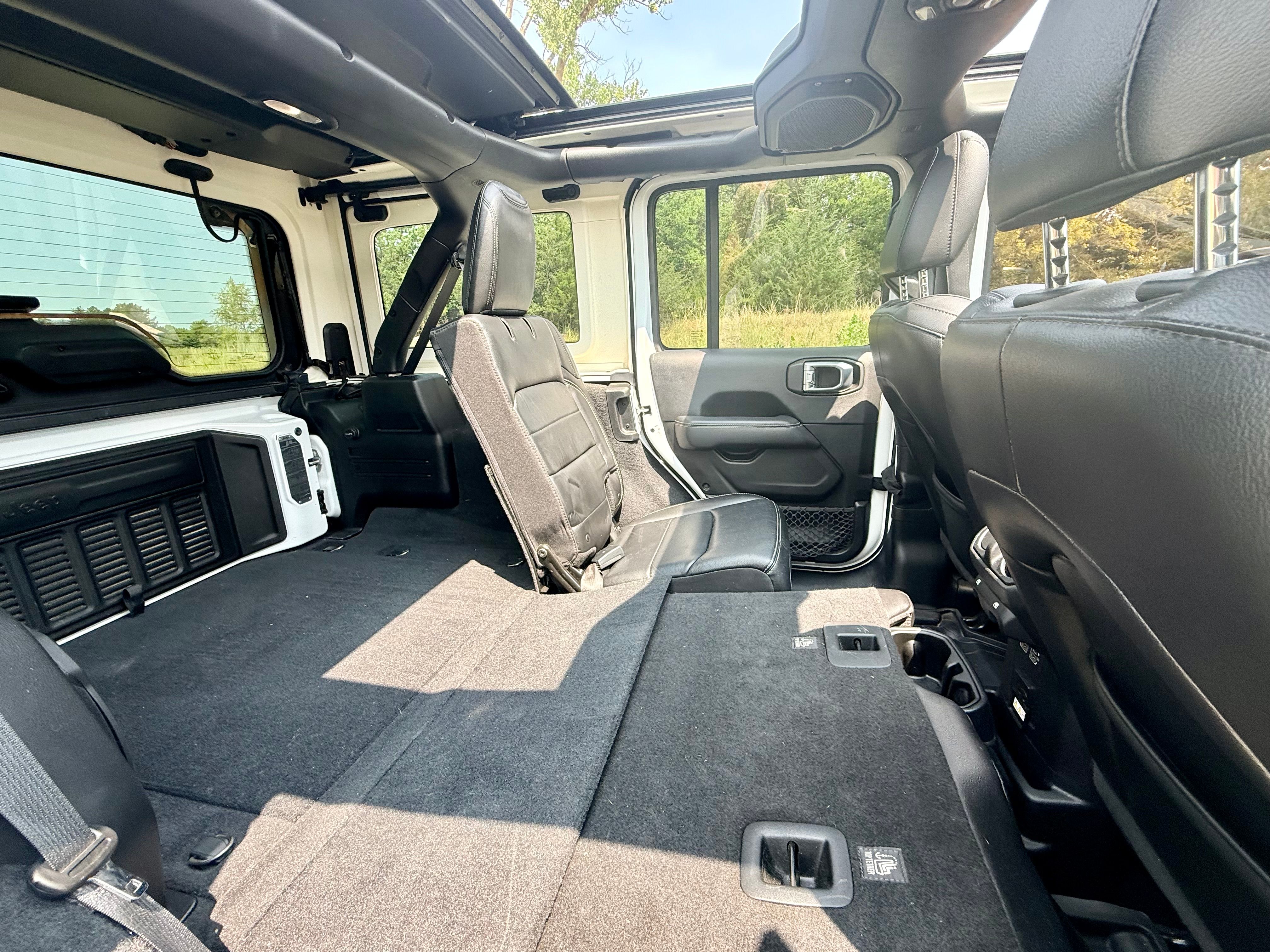 Used 2018 Jeep Wrangler Unlimited Sahara AWD/4WD image 15