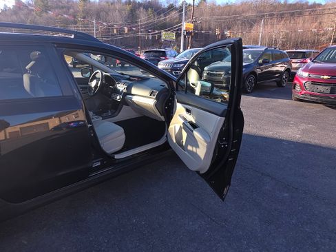 Used 2015 Subaru Crosstrek 2.0i Premium image 14