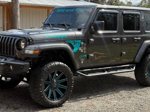 Used 2020 Jeep Wrangler Unlimited Sahara AWD/4WD image 4