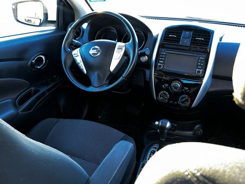 Used 2017 Nissan Versa SL image 9