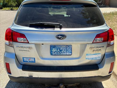 Used 2012 Subaru Outback 3.6R Limited w/ Moonroof Pkg AWD/4WD image 2