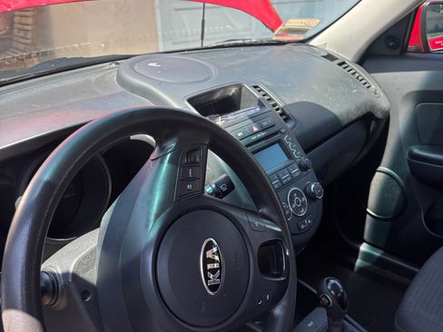 Used 2013 Kia Soul FWD image 9