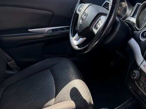 Used 2014 Dodge Journey SXT w/ Flexible Seating Group image 4