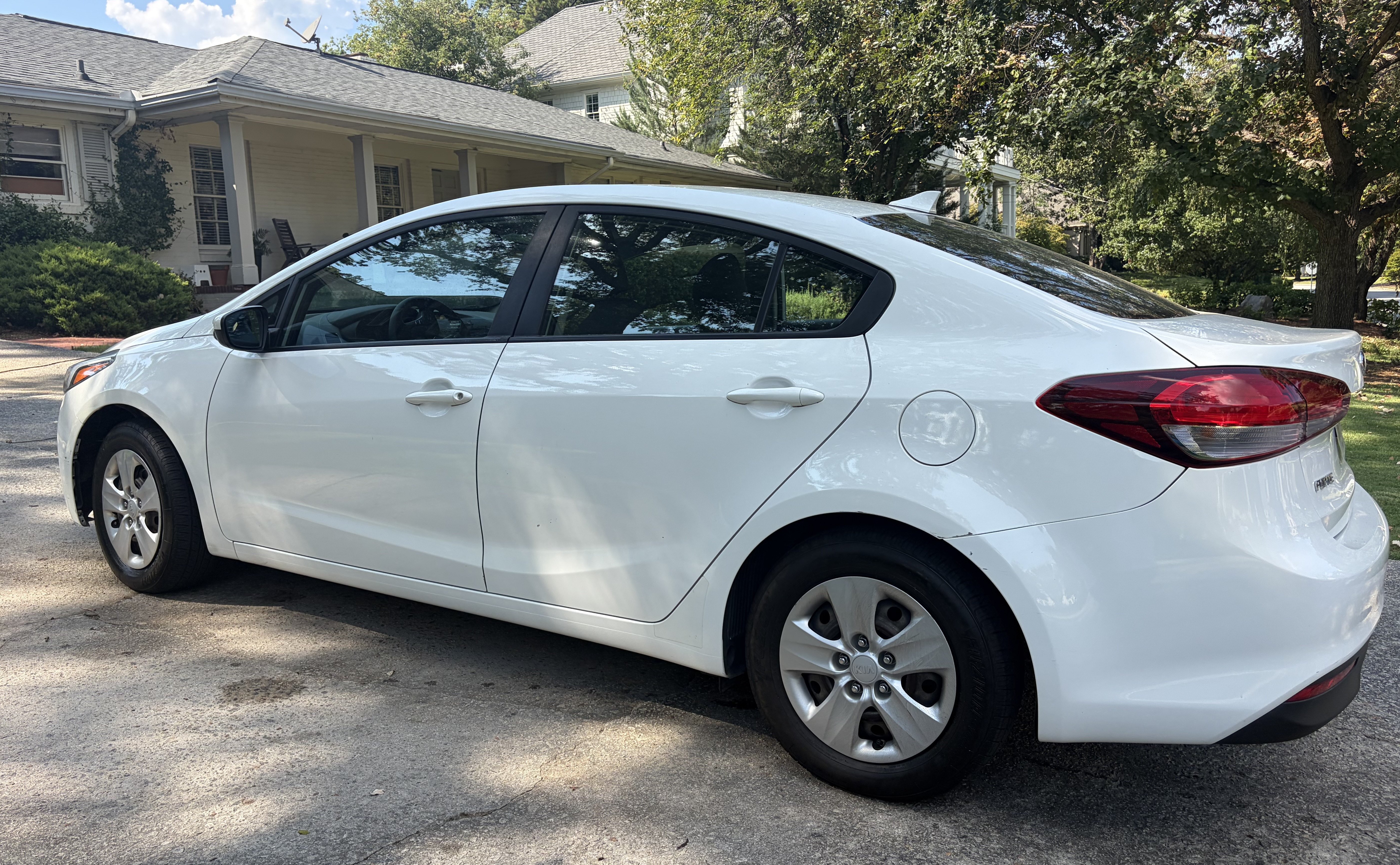 Used 2017 Kia Forte LX FWD image 5