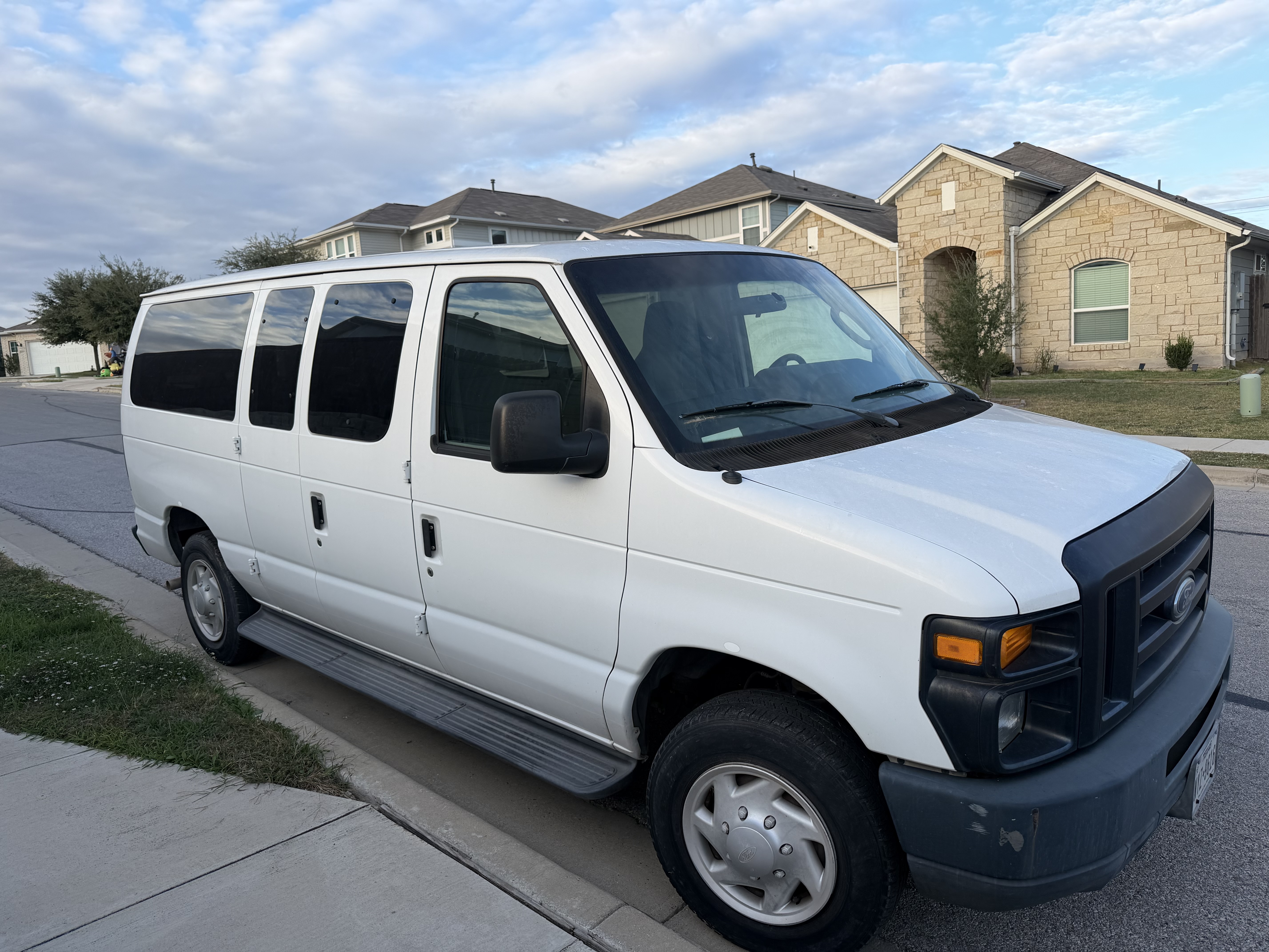 Used 2009 Ford E-150 and Econoline 150 Wagon RWD image 6