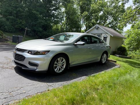 Used 2018 Chevrolet Malibu LT FWD image 13