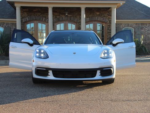 Used 2018 Porsche Panamera image 4