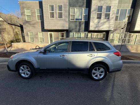 Used 2014 Subaru Outback 2.5i Premium image 11