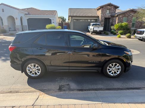 Used 2019 Chevrolet Equinox LS FWD image 4