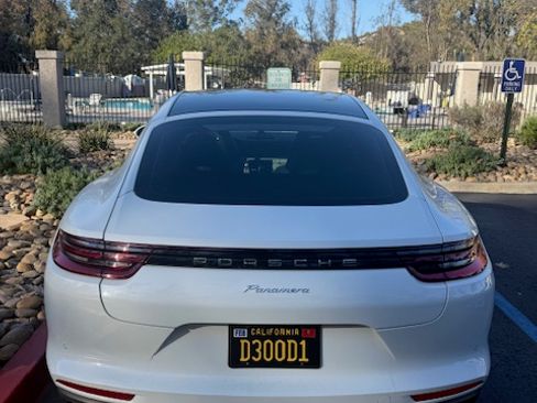 Used 2018 Porsche Panamera image 4