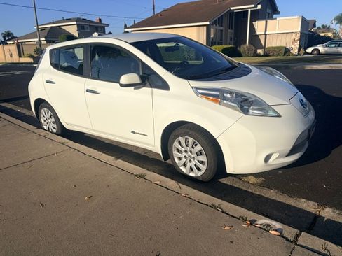 Used 2013 Nissan Leaf S w/ Charger Pkg FWD image 9