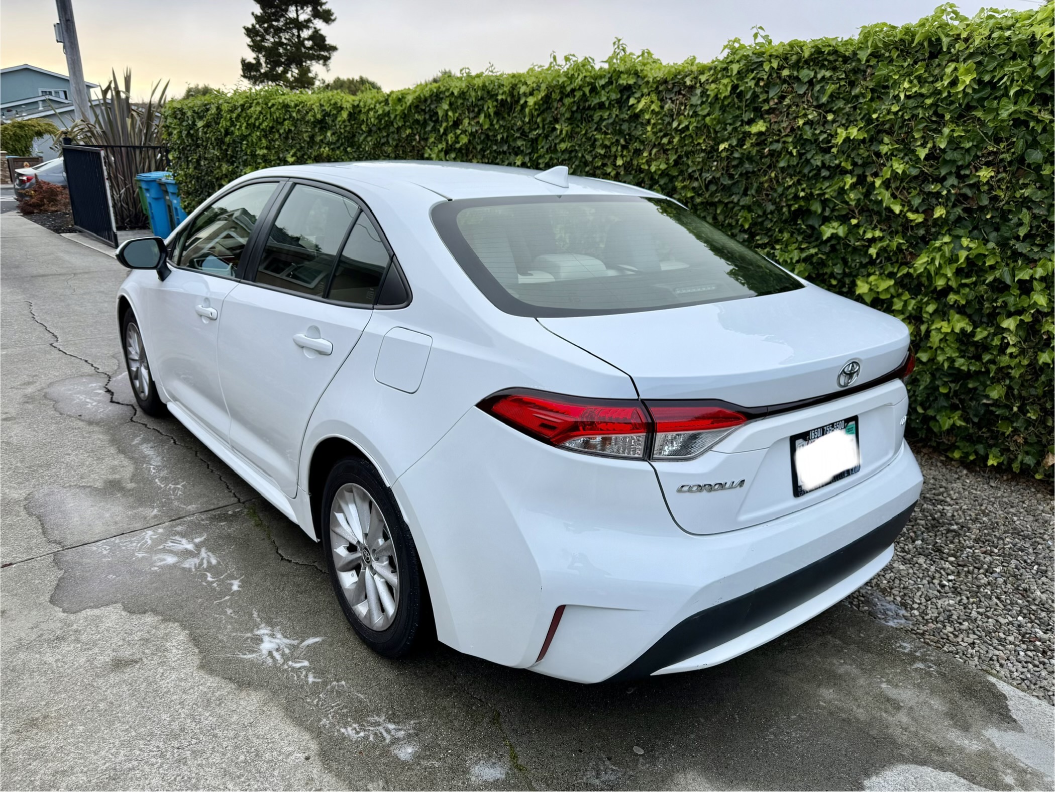 Used 2020 Toyota Corolla LE w/ LE Premium Package FWD image 1