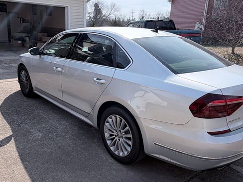 Used 2017 Volkswagen Passat 1.8T SE image 6