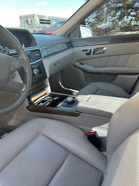 Used 2010 Mercedes-Benz E 350 4MATIC Sedan image 4