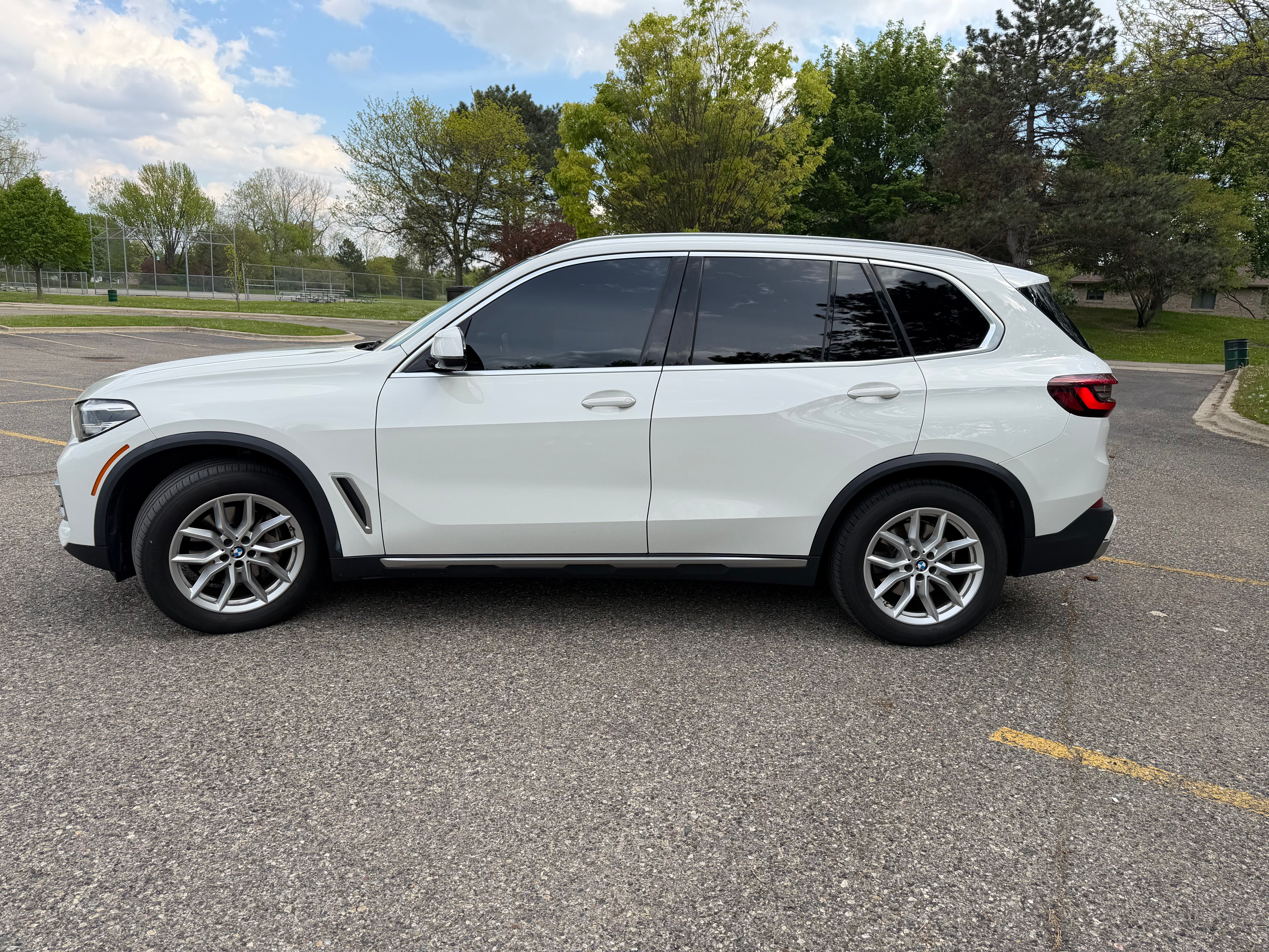 Used 2021 BMW X5 xDrive40i w/ Convenience Package AWD/4WD image 4