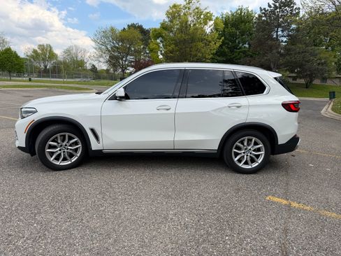 Used 2021 BMW X5 xDrive40i w/ Convenience Package AWD/4WD image 4