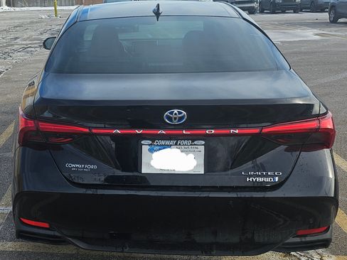 Used 2022 Toyota Avalon Limited image 8